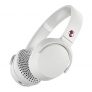 Skullcandy Riff Supraaurales Auriculares con Micrófono, Bluetooth Inalámbricos, Batería con 12 Horas de Duración, Plegables, Almohadillas Suaves con Diadema Resistente, Blanco/Carmesí