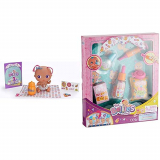The Bellies From Bellyville The Bellies Yumi -Yummy, Muñeco Interactivo para Niños Y Niñas De 3 A 8 Años (Famosa 700014565) + Kit De Cuidados para Muñecos Bebé (Famosa 700014343)