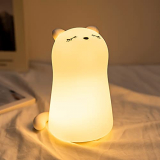 Gato Luz Nocturna Infantil,Bebé lampara quitamiedos de Noche para Niños Dormir, Portátil Led Decoración Hbabitación Kawaii Anime Silicona Recargable USB 7 Modos Colores Regalos Bebés Mamá Mujer